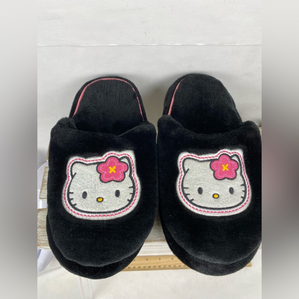 Hello Kitty black plush house slippers cozy indoor loungewear size 7-8 NWOT